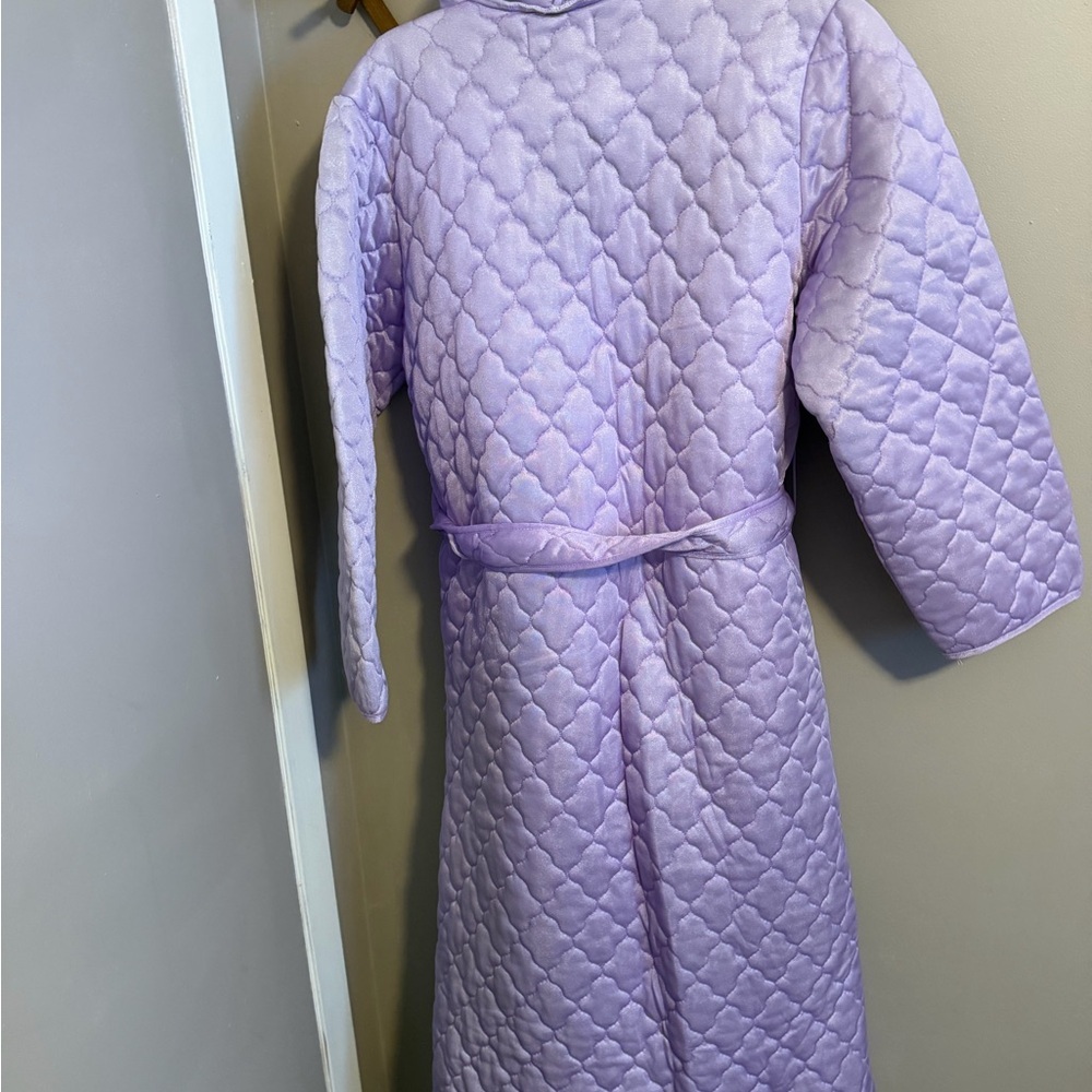 Vintage The Chaus Woman Violet Robe with ruffle details pockets original belt M - Picture 7 of 8